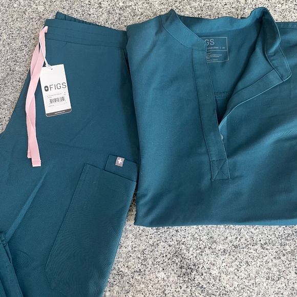 Figs Scrubs Caribbean blue Set, Rafaela top, medium (worn once) NWT Medium Yola - Picture 1 of 4